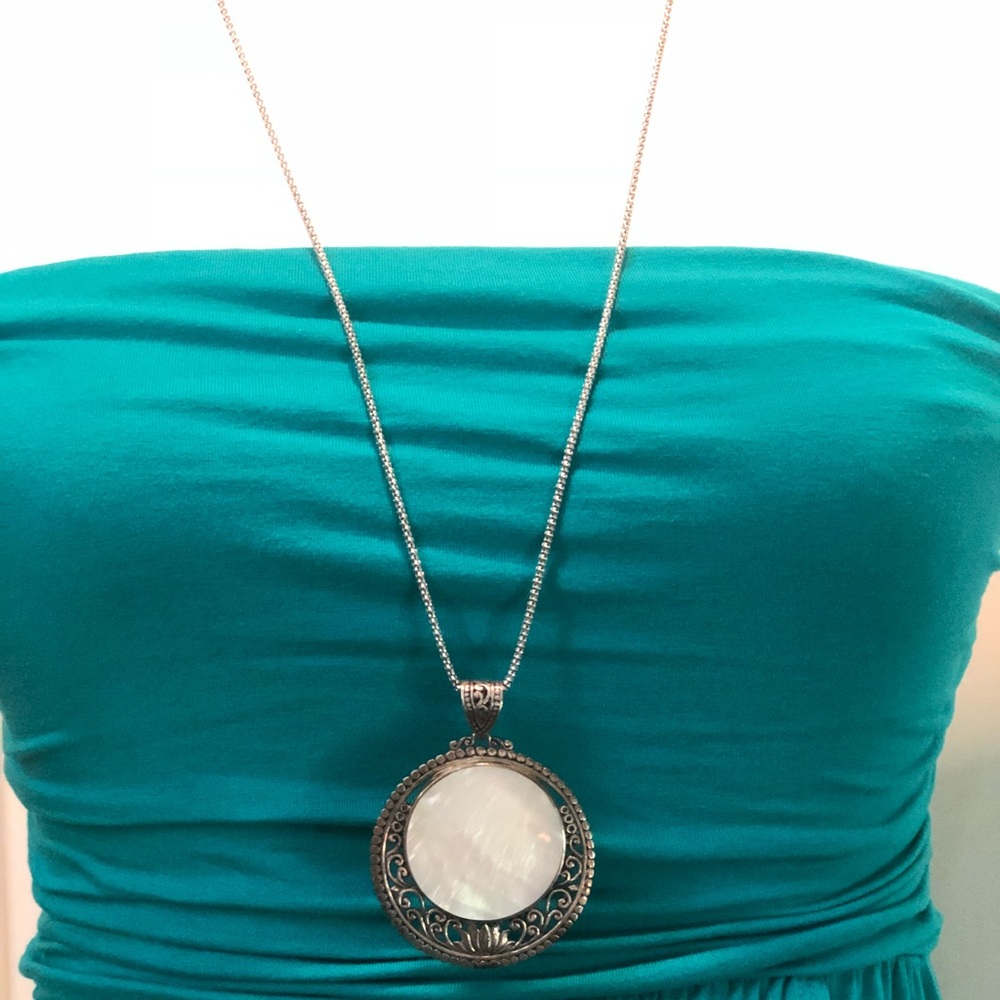 Mother of pearl pendant necklace